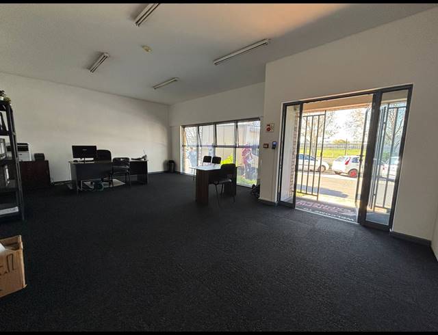 404M² WAREHOUSE TO LET IN AIRPORT INDUSTRIA